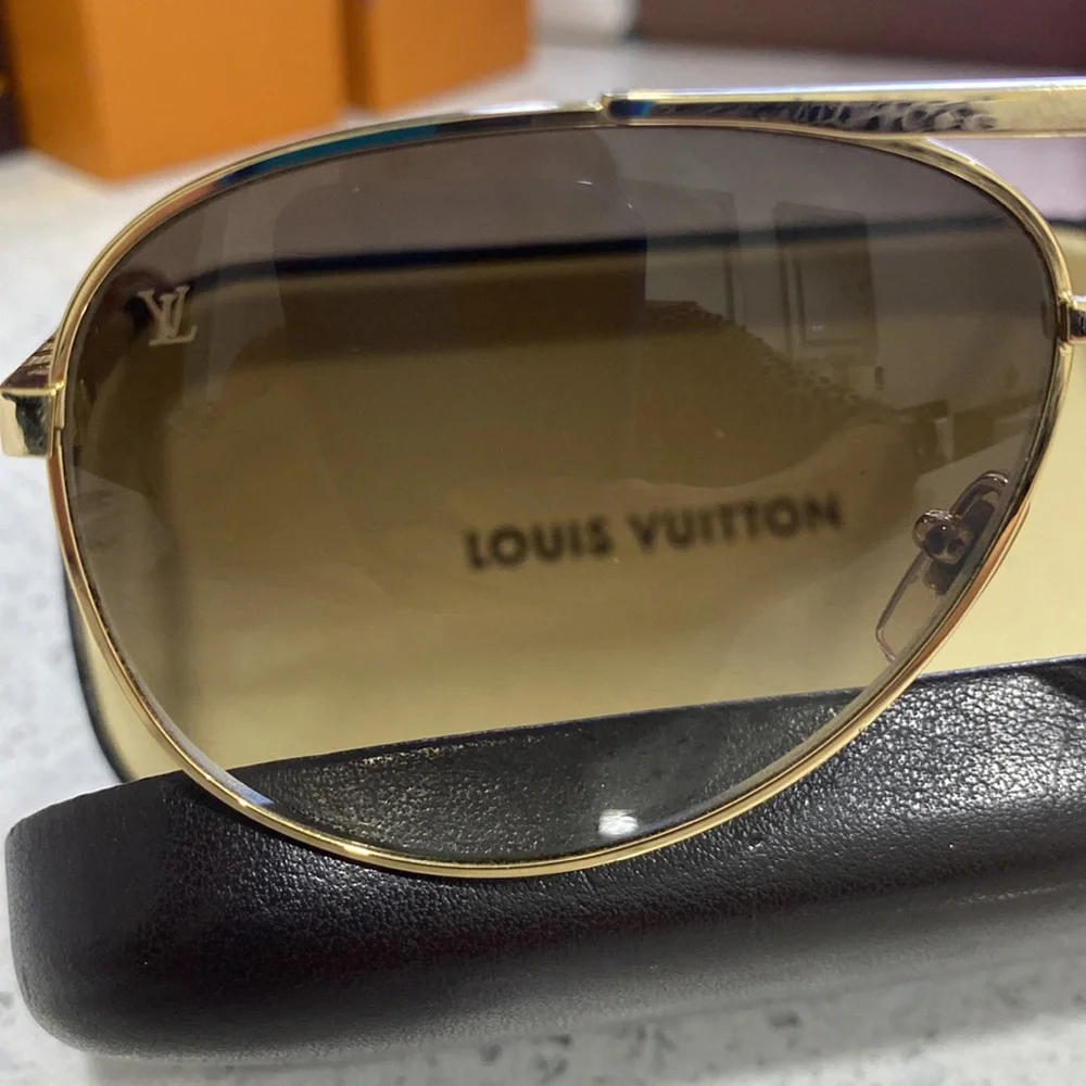 Louis Vuitton Aviator sunglasses - Picture 4 of 16